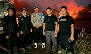 Polsek Cikedal, BPBDPK, Kecamatan Cikedal dan Pemdes Karyautama Lakukan Evakuasi dan Penanganan Kebakaran TPA Lame Luhur Cikedal