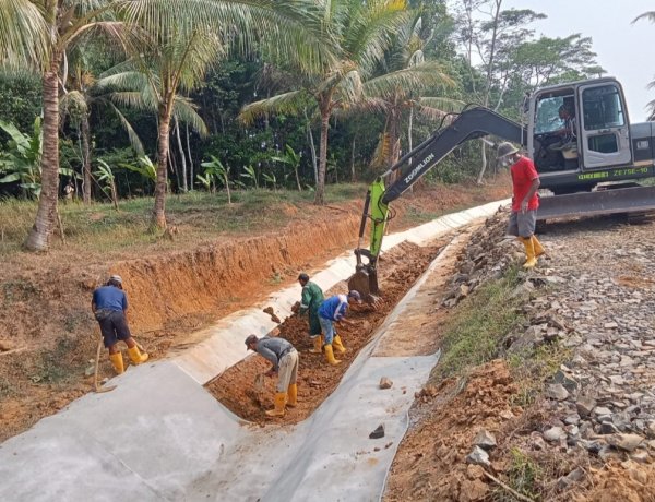 Lakukan Pekerjaan Pemeliharaan Saluran D.I Hingga Desember 2026, PT. Nindya Karya Selesaikan Pekerjaan Walau Kondisi  Lokasi Sulit