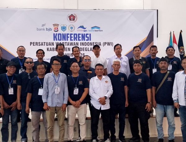 Aklamasi! Asep Mujahidin Resmi Nakhodai PWI Pandeglang Periode 2026–2029