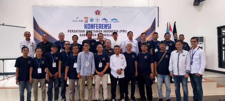 Aklamasi! Asep Mujahidin Resmi Nakhodai PWI Pandeglang Periode 2026–2029