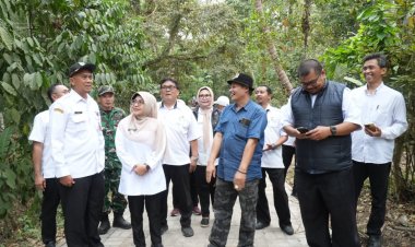 Tinjau Jalan di Kaduhejo, Bupati Dewi Setiani Minta Akselerasi Infrastruktur Dipercepat