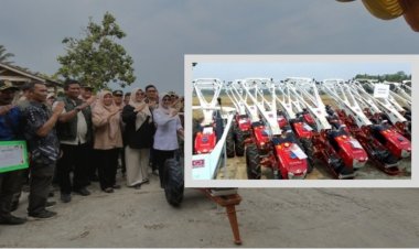 Penyerahan 100 Alsintan dan Ratusan Bibit Ternak kepada Kelompok Tani Oleh Bupati Pandeglang & DPKP