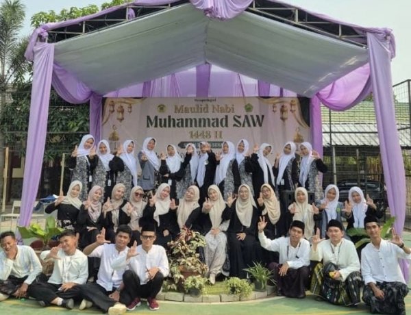 GEMA CINTA RASUL BERGEMA DI SMKN 3 KOTA SERANG DALAM PERINGATAN MAULID NABI MUHAMMAD SAW