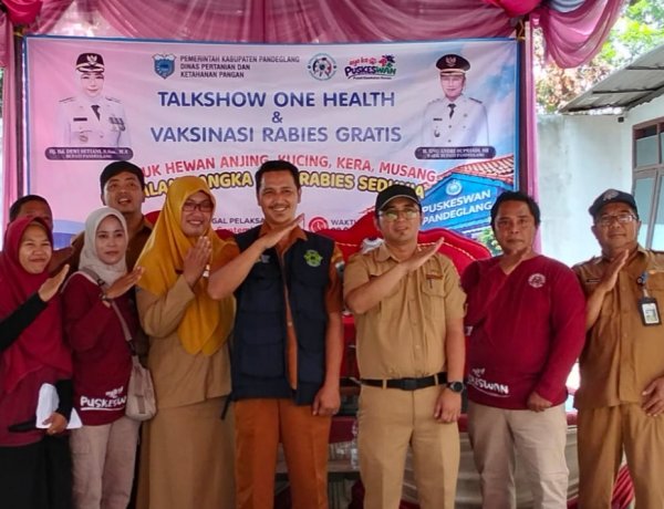 Gelar Vaksinasi Gratis Hari Rabies Sedunia, Puskeswan Karangtanjung Targetkan Ratusan Hewan Peliharaan