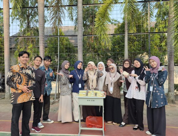 Mahasiswa PLP Kelompok 13 Turut Berpartisipasi dalam Semarak Market Day di SMKN 3 Kota Serang