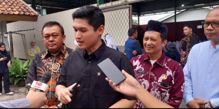 Anggota DPR RI, Rizki Aulia Rahman Natakusumah Menjadi Pemateri Pada Acara Literasi Parlemen (Edu Day) di SMA 6 Negeri Pandeglang,
