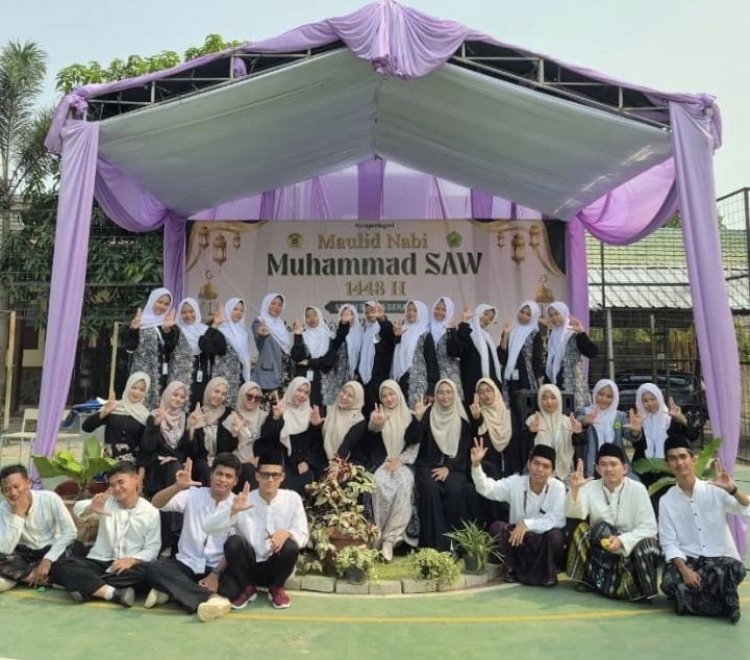 GEMA CINTA RASUL BERGEMA DI SMKN 3 KOTA SERANG DALAM PERINGATAN MAULID NABI MUHAMMAD SAW