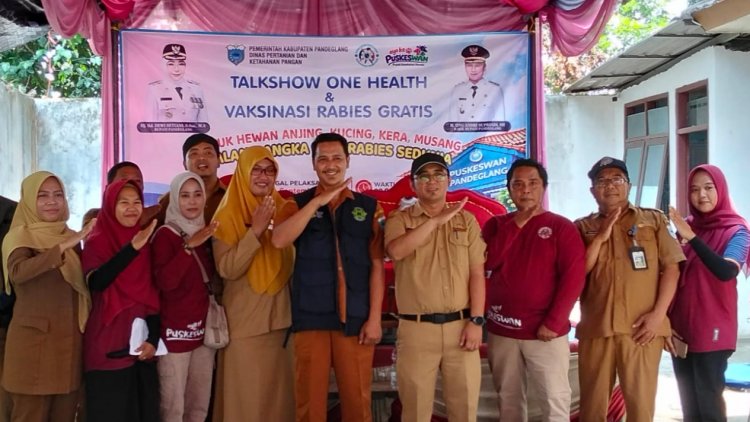 Gelar Vaksinasi Gratis Hari Rabies Sedunia, Puskeswan Karangtanjung Targetkan Ratusan Hewan Peliharaan