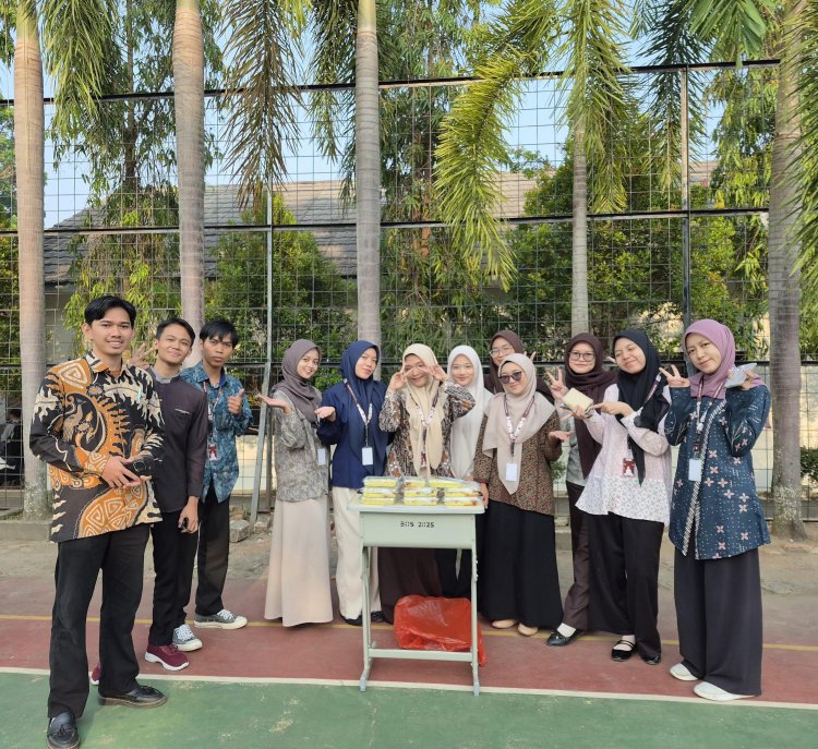Mahasiswa PLP Kelompok 13 Turut Berpartisipasi dalam Semarak Market Day di SMKN 3 Kota Serang