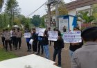 Aroma Maladministrasi Proyek Rp8,8 Miliar SMKN 15, Massa Kepung KCD Pandeglang Desak Kontraktor Di-blacklist!