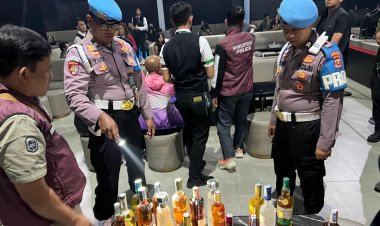 Operasi Sarang Narkoba di Banten: 70 Pengunjung THM Diperiksa, Satu Positif dan 914 Botol Miras Disita
