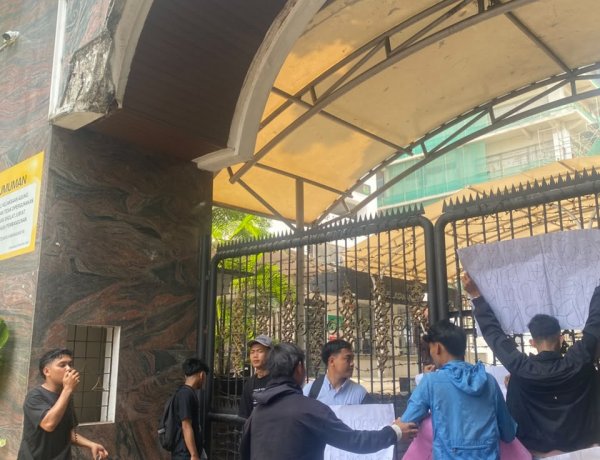 Minta Evaluasi Program MBG Di Pandeglang, Sejumlah Mahasiswa Provinsi Banten Demo Kantor BGN