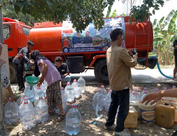 Bantuan Warga Terdampak Kemarau Panjang, DPC PJS dan BNPB Pandeglang Pasok Air Bersih Ke Desa Kolelet