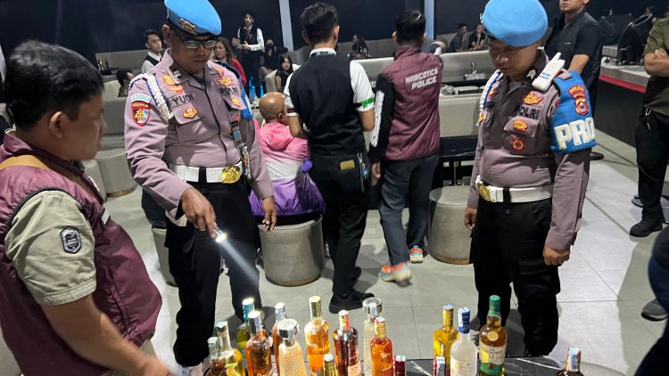 Operasi Sarang Narkoba di Banten: 70 Pengunjung THM Diperiksa, Satu Positif dan 914 Botol Miras Disita