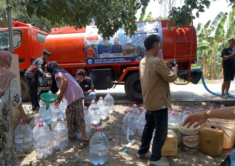 Bantuan Warga Terdampak Kemarau Panjang, DPC PJS dan BNPB Pandeglang Pasok Air Bersih Ke Desa Kolelet