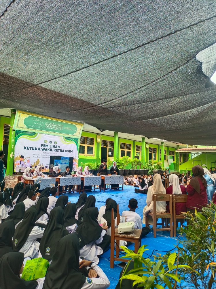 Mahasiswa PLP Integratif Kelompok 23 UIN SMH Banten Berkontribusi dalam Pemilihan Ketua dan Wakil Ketua OSIM MTsN 2 Kota Cilegon